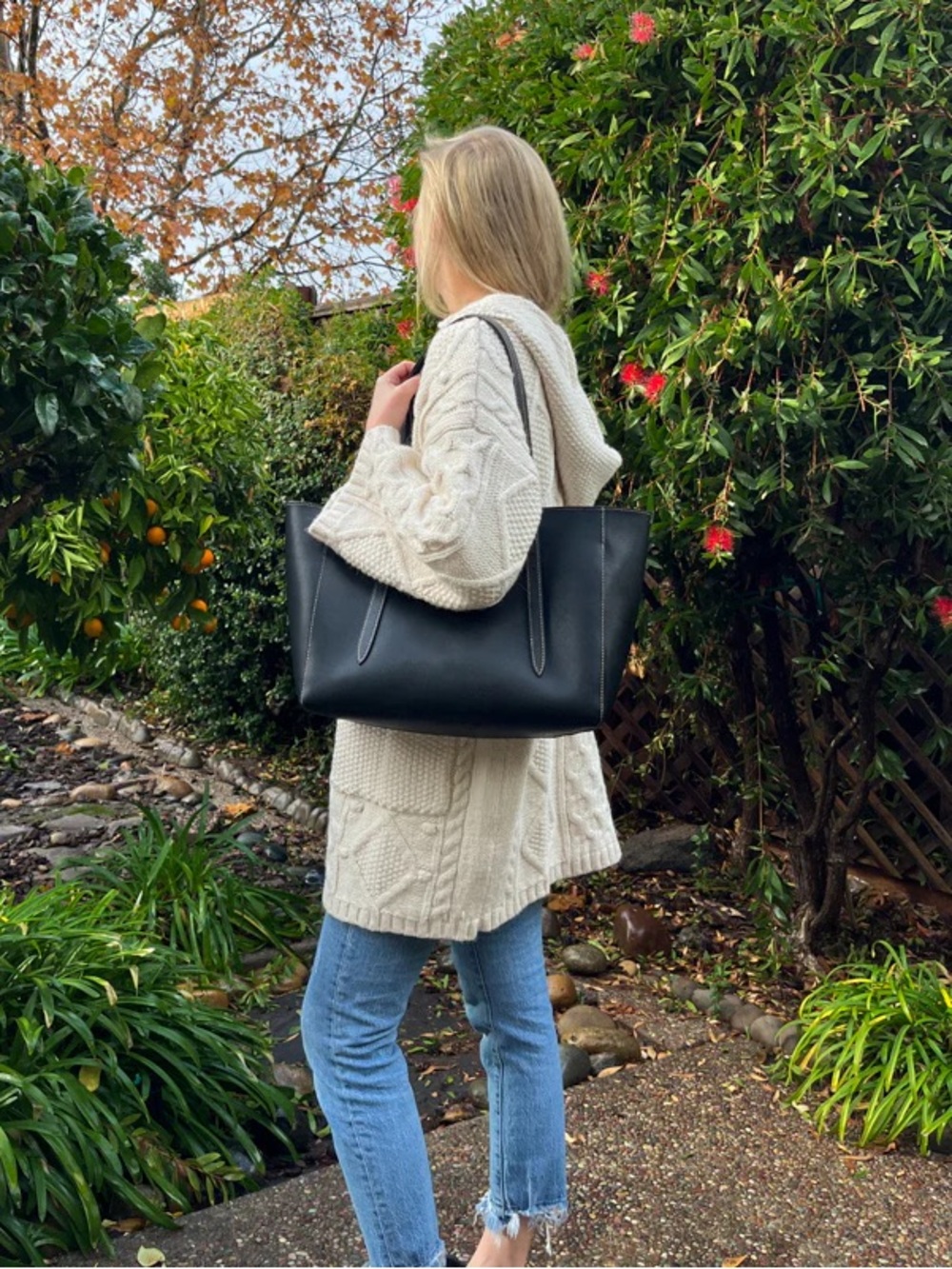 AALLYN Eliana Black Leather Tote Bag - Women's Everyday Carryall - Picture 4 of 9